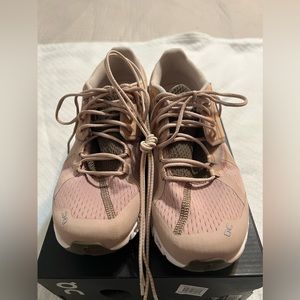 On Cloud Running Shoes Size 7